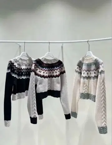 한국 지그재그 무늬 크롭 니트