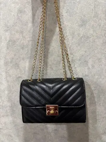 블랙 퀼팅 숄더백