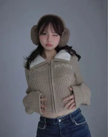 andmary Mary 로고 집 탑 베이지