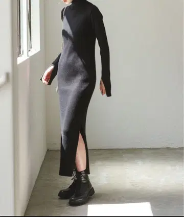 [ 새상품급 ] 노블 내로우 타이 슬릿 니트 원피스