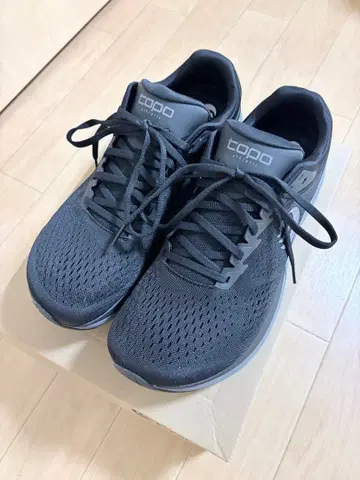 Topo Athletic 팬텀 3