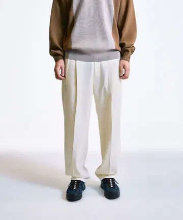 City Ambient 2 플리츠 와이드 테이퍼드 슬랙스 새상품