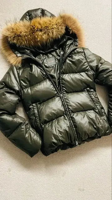 새상품급 DUVETICA 듀베티카 다운 자켓 퍼 포함 카키