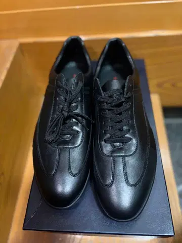 Hawkins Sport 블랙 스니커즈