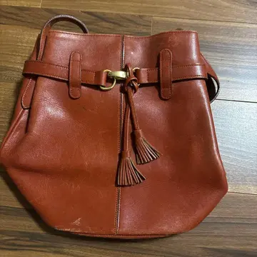 브라운 가죽 숄더백 태슬 포함