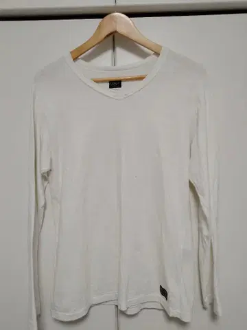 Dalees 화이트 V넥 긴팔 티셔츠