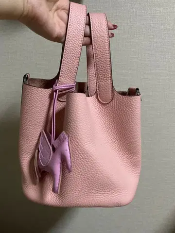 핑크 토트백 말 참 포함
