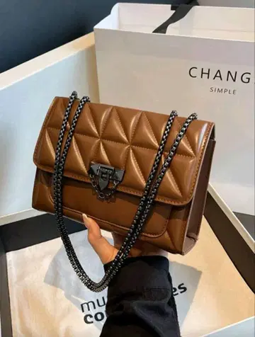 브라운 퀼팅 숄더백 캐주얼 엘레강트 스타일리시