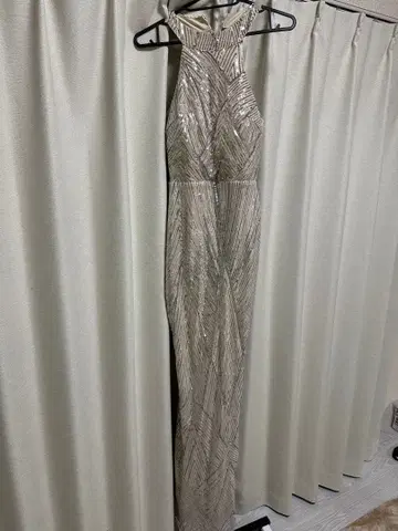 실버 비즈 장식 하이넥 드레스