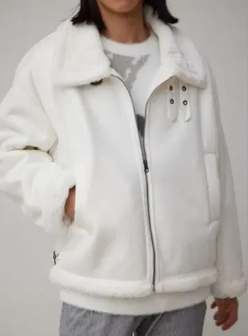 아줄바이마우지 페이크 무스탕 B-3 플라이트 자켓 화이트