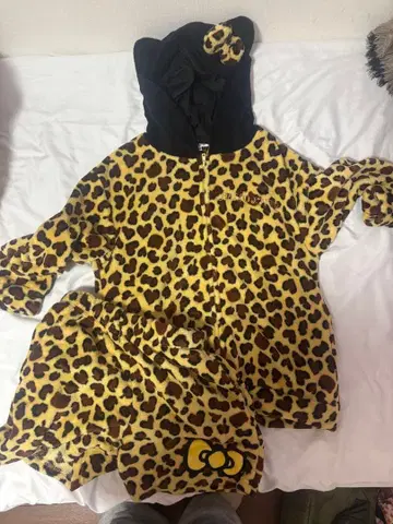 헬로키티 레오파드 무늬 룸웨어 M 사이즈