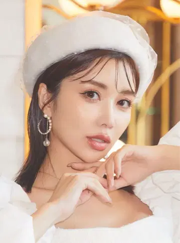 화이트 도트 무늬 베레모