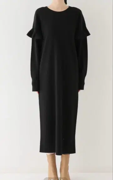 새상품 La TOTALITE 프릴 슬리브 원피스 블랙