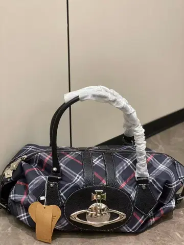 체크 무늬 숄더백