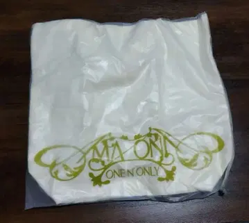 ONE N' ONLY AMAZONIA 유니버셜반 토트백