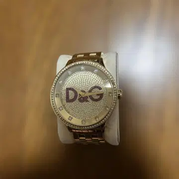 D&G 골드 손목시계 스톤 장식 포함