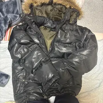 블랙 다운 자켓 후드 부착