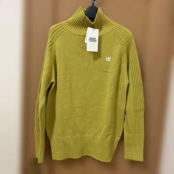 로데오 크라운 와이드 볼 올리브 그린 터틀넥 스웨터