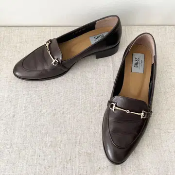 새상품급 GRISE 루탈론 비트 로퍼 골드 천연 가죽 22.5cm