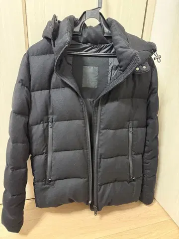 TATRAS 블랙 다운 자켓 후드 부착