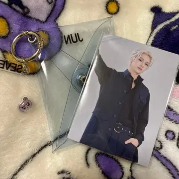 SEVENTEEN 준 아크릴 파우치 이미지와 동일한 씰 하나가 덤입니다.