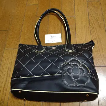 클레이사스 핸드백 까멜리아 미사용 하자품