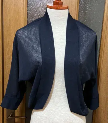 BRODIAEA의 네이비 컬러 볼레로