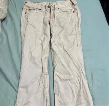 TRUE RELIGION 플레어 데님 부츠컷 데님 화이트