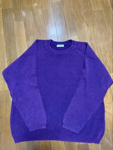 보라색 크루넥 니트 스웨터