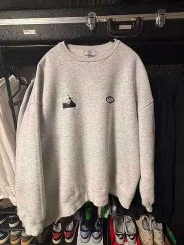 그레이 오버 사이즈 맨투맨 맥 미러