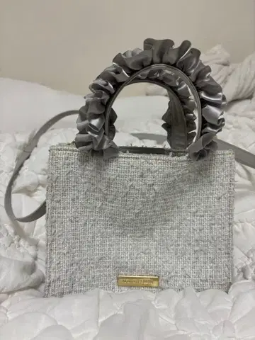 Maison de FLEUR 트위드 프릴 핸들 숄더백