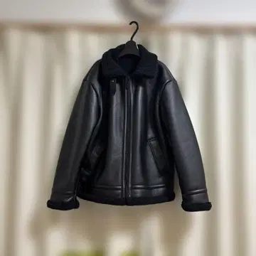 블랙 인조 가죽 아우터 보아 카라 부착