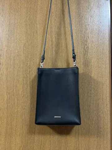 HARE 인조 가죽 숄더백