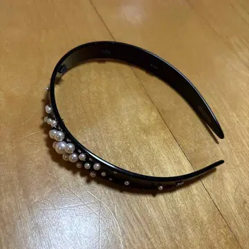 ALEXANDRE 펄 장식 블랙 헤어밴드