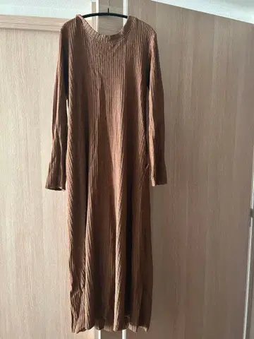 우르 캘런솔로지 원피스