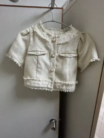 화이트 노카라 자켓