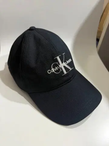 캘빈 클라인 캡 블랙
