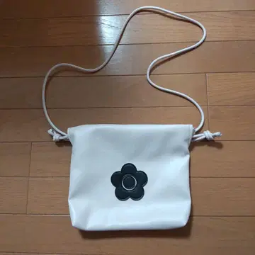 마리콴트 숄더백