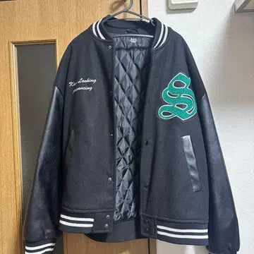 바시티 자켓 M 사이즈 블랙 S 로고 자수