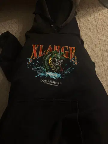 XLARGE 그래픽 후드티 블랙