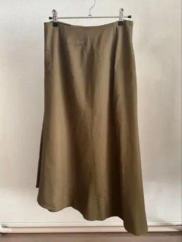 ADORE 어시멘틀리 스커트 카키