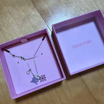 Swarovski 별 모양 참 목걸이