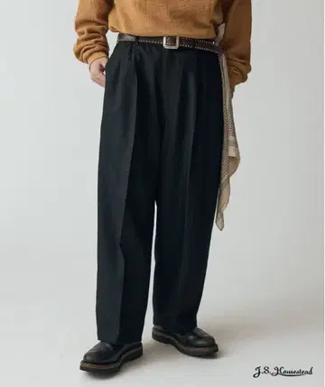 J.S.Homestead 헤링본 인플레이션 슬랙스 블랙
