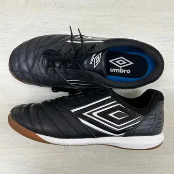 엄브로 22~22.5 축구 풋살화 실내