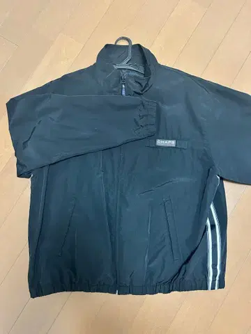 나일론 자켓 블랙 스트라이프 디자인