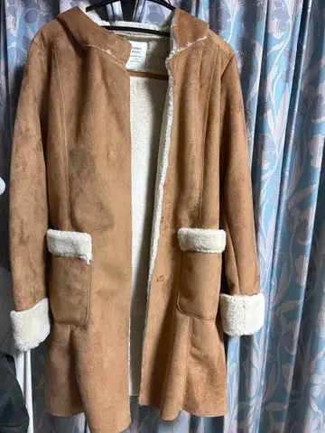 베이지 스웨이드 무스탕 코트 후드 부착