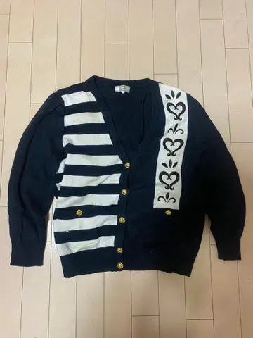 스트라이프 디자인 니트 가디건 archive