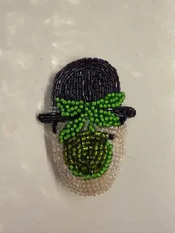 르네 마그리트 [ 세계 대전 ] 브로치