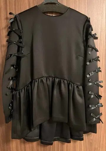 미사용 새상품 트루 바이 마리코 오이카와 Leira 리본 상의