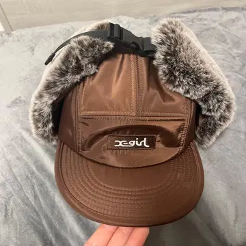 x-girl 브라운 플라이트 캡